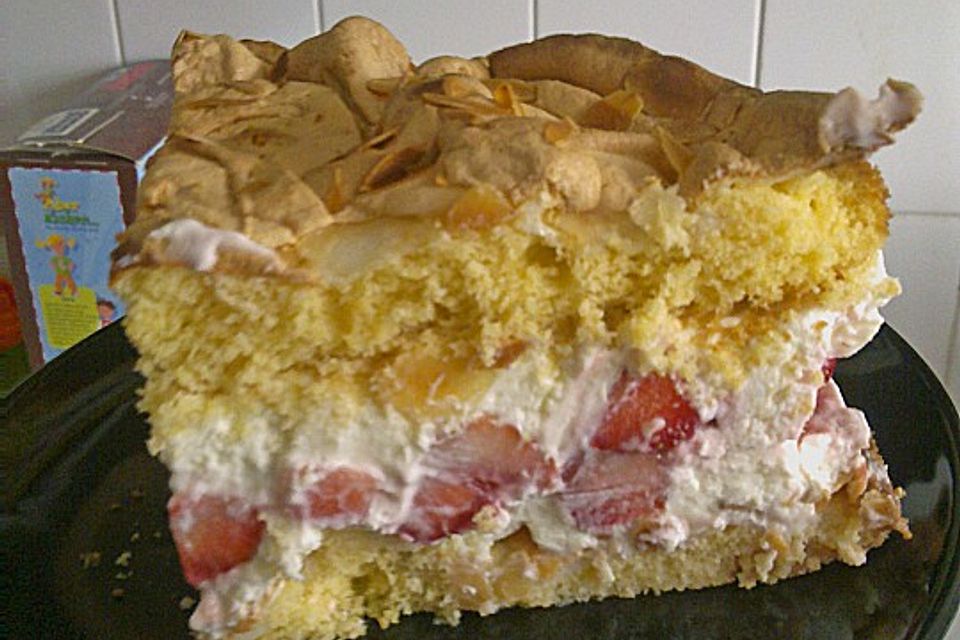 Schneemousse-Erdbeertorte Schneemousse-Erdbeertorte