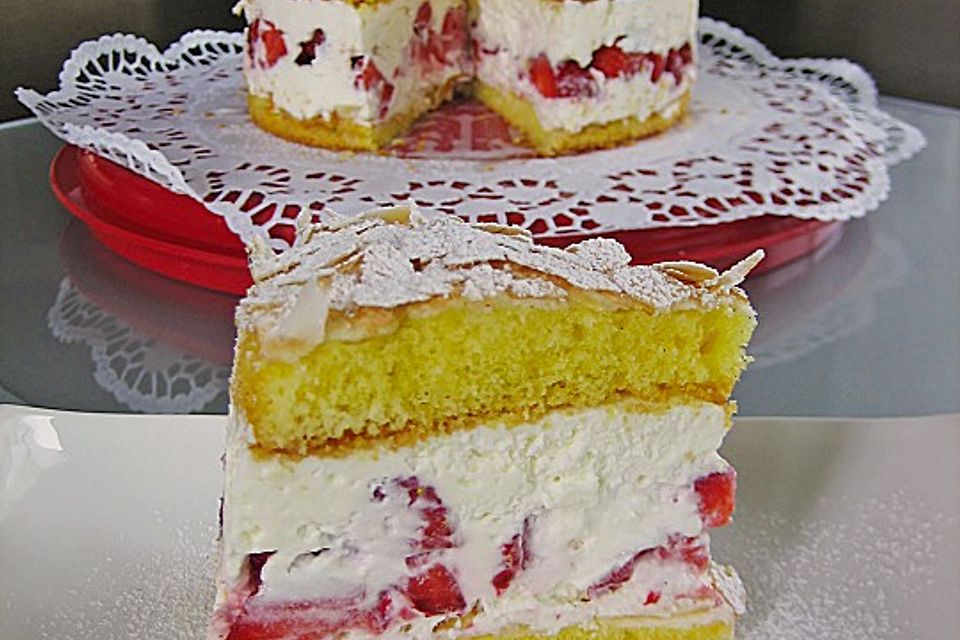 Schneemousse-Erdbeertorte Schneemousse-Erdbeertorte
