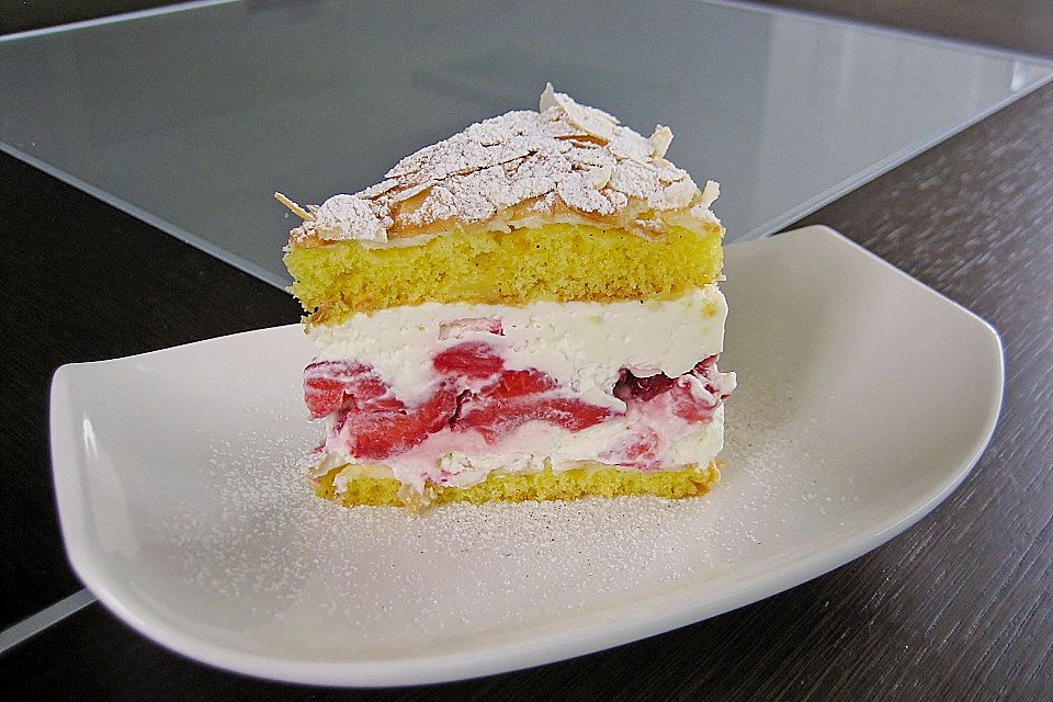 Schneemousse-Erdbeertorte Schneemousse-Erdbeertorte