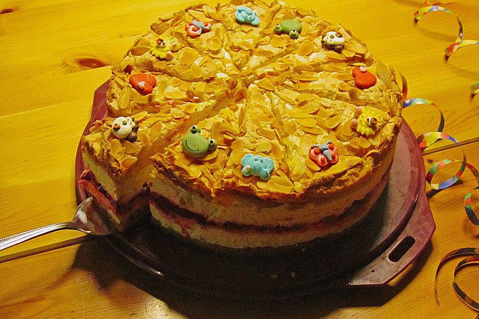 Schneemousse-Erdbeertorte Schneemousse-Erdbeertorte