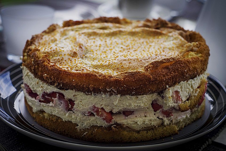 Schneemousse-Erdbeertorte Schneemousse-Erdbeertorte