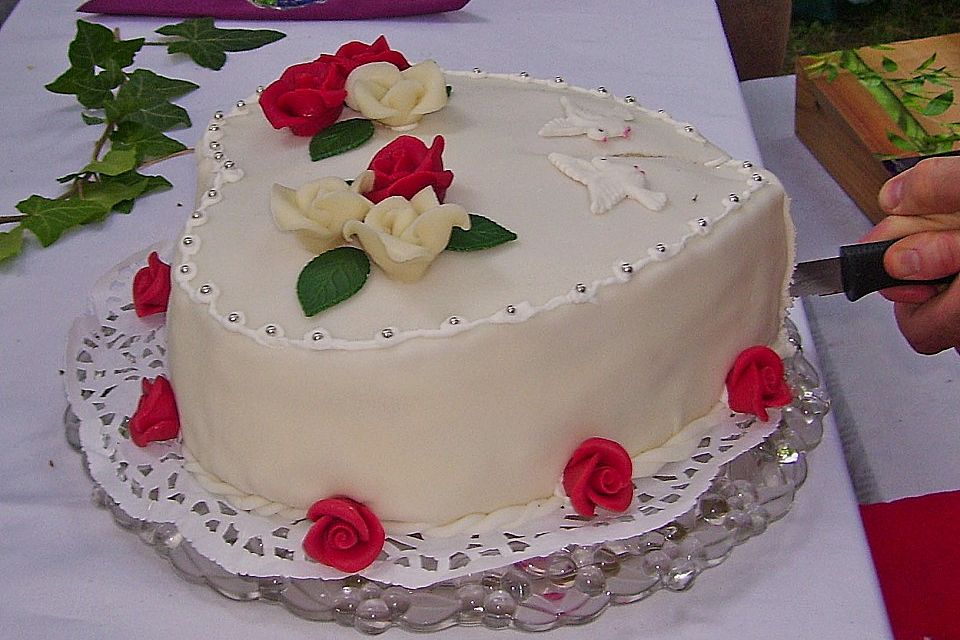 Schneemousse-Erdbeertorte Schneemousse-Erdbeertorte