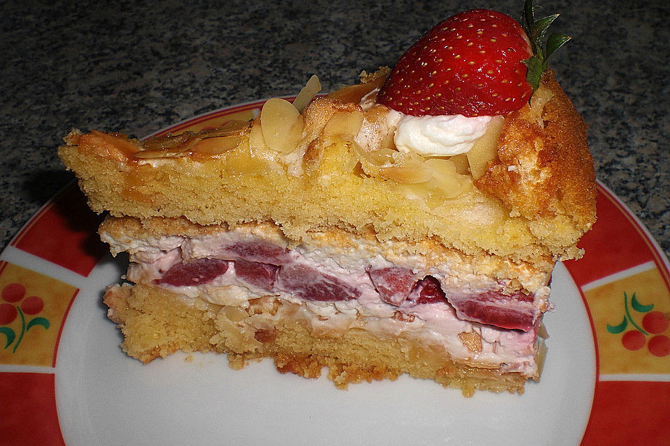 Schneemousse-Erdbeertorte Schneemousse-Erdbeertorte