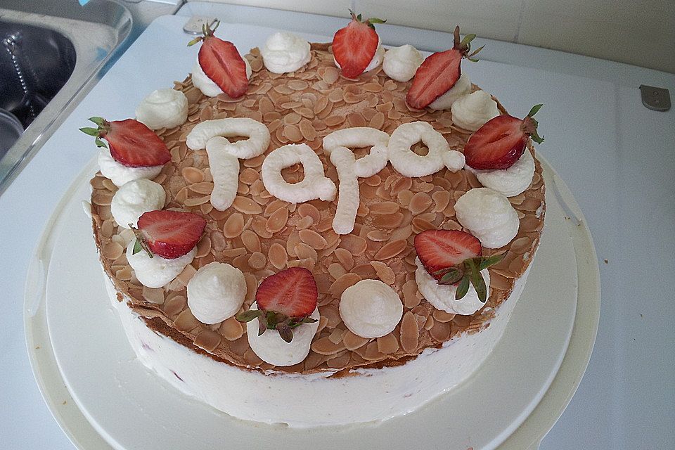 Schneemousse-Erdbeertorte Schneemousse-Erdbeertorte