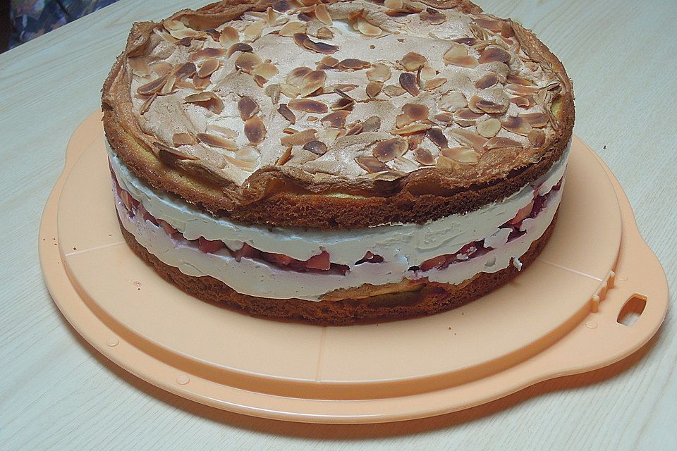 Schneemousse-Erdbeertorte Schneemousse-Erdbeertorte