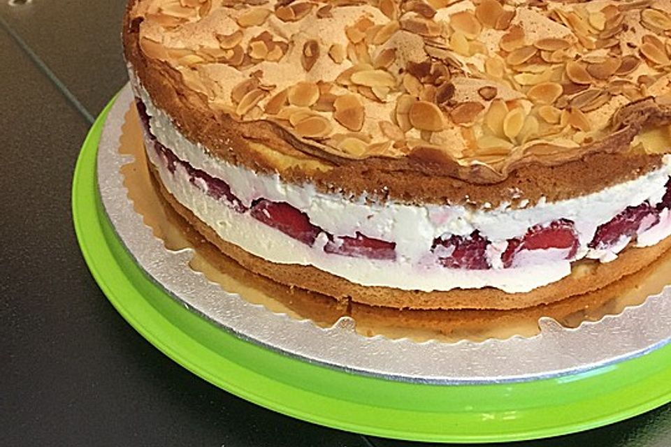 Schneemousse-Erdbeertorte Schneemousse-Erdbeertorte