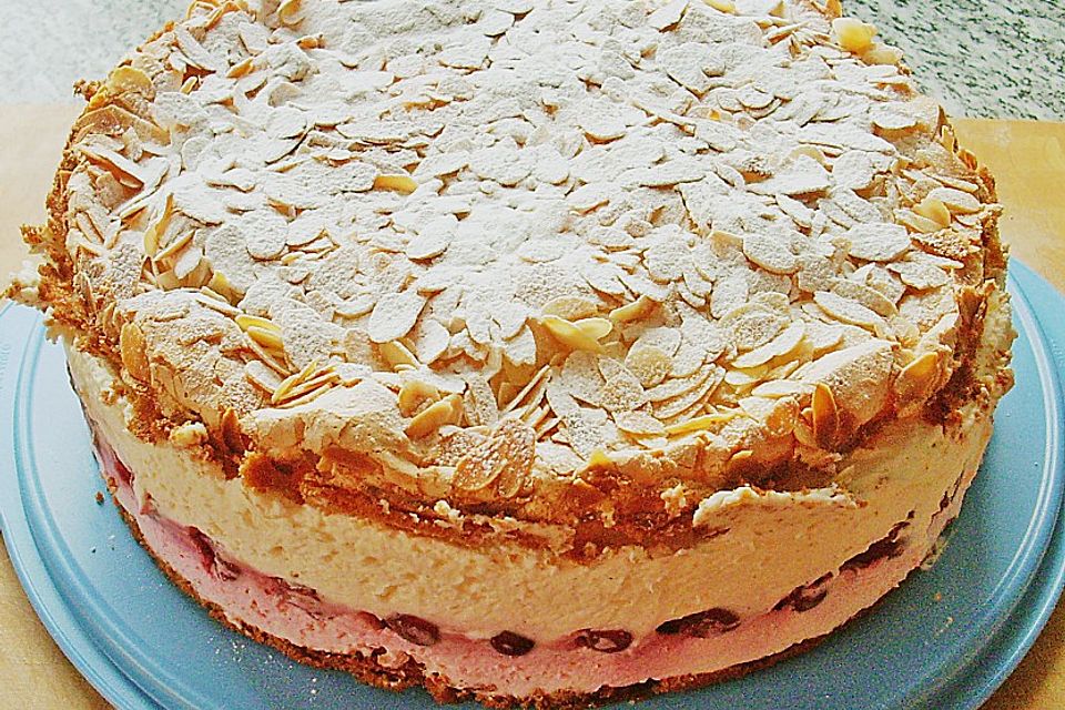 Schneemousse-Erdbeertorte Schneemousse-Erdbeertorte