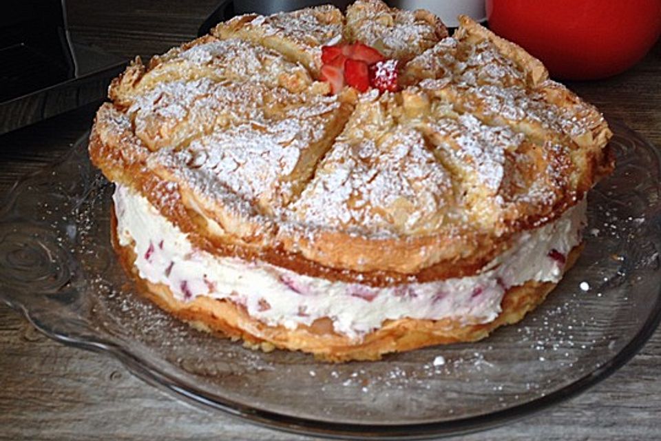 Schneemousse-Erdbeertorte Schneemousse-Erdbeertorte