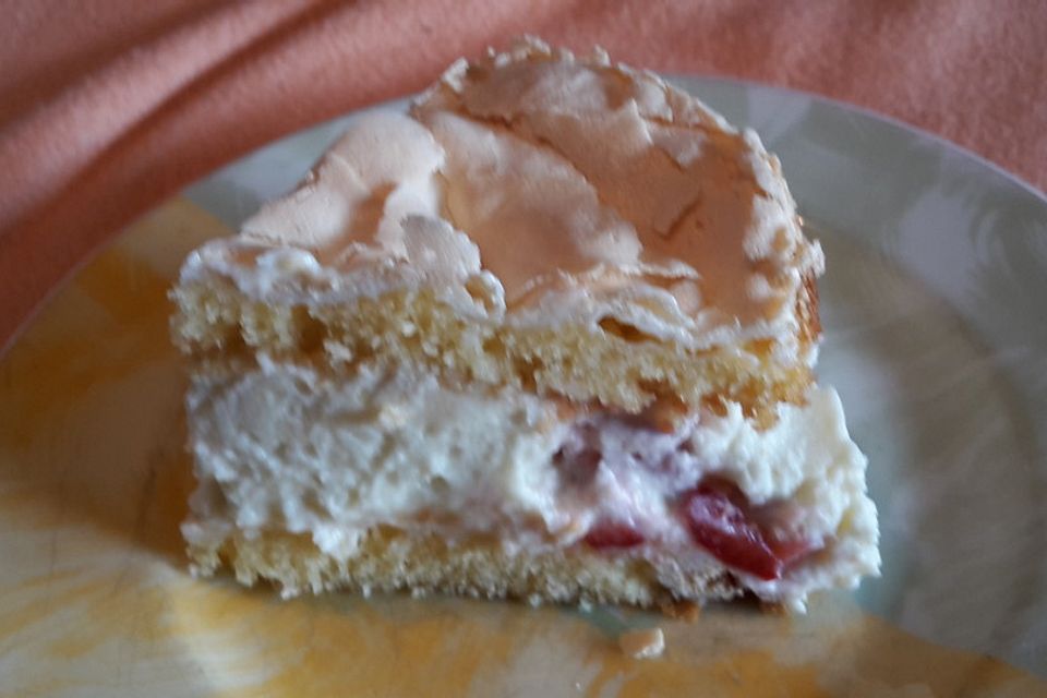 Schneemousse-Erdbeertorte Schneemousse-Erdbeertorte