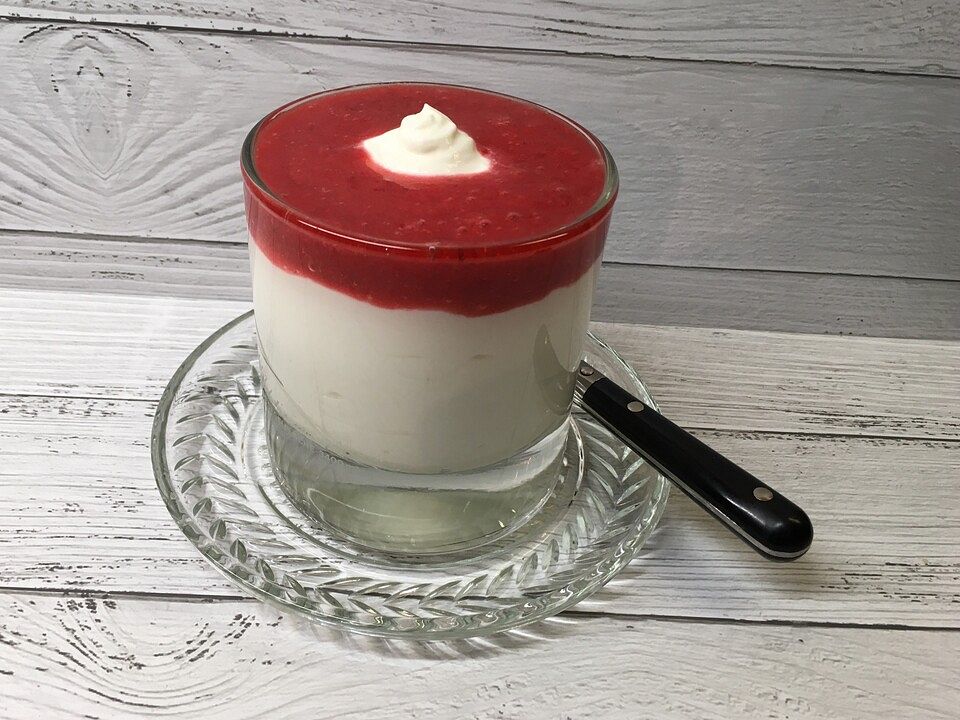 Topfencreme mit Erdbeerpüree| Chefkoch
