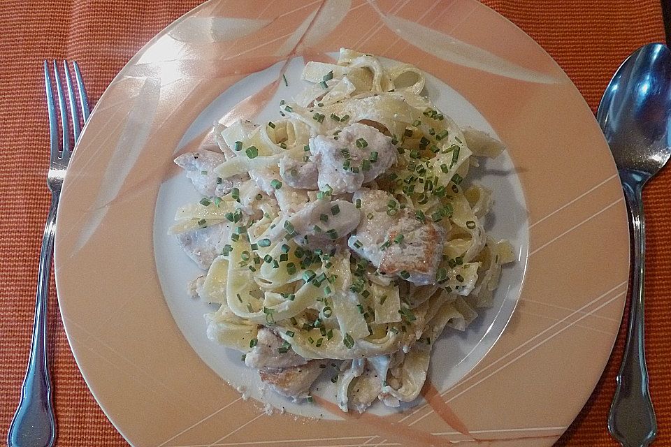 Tagliatelle mit Seelachs - Schnittlauch - Sauce