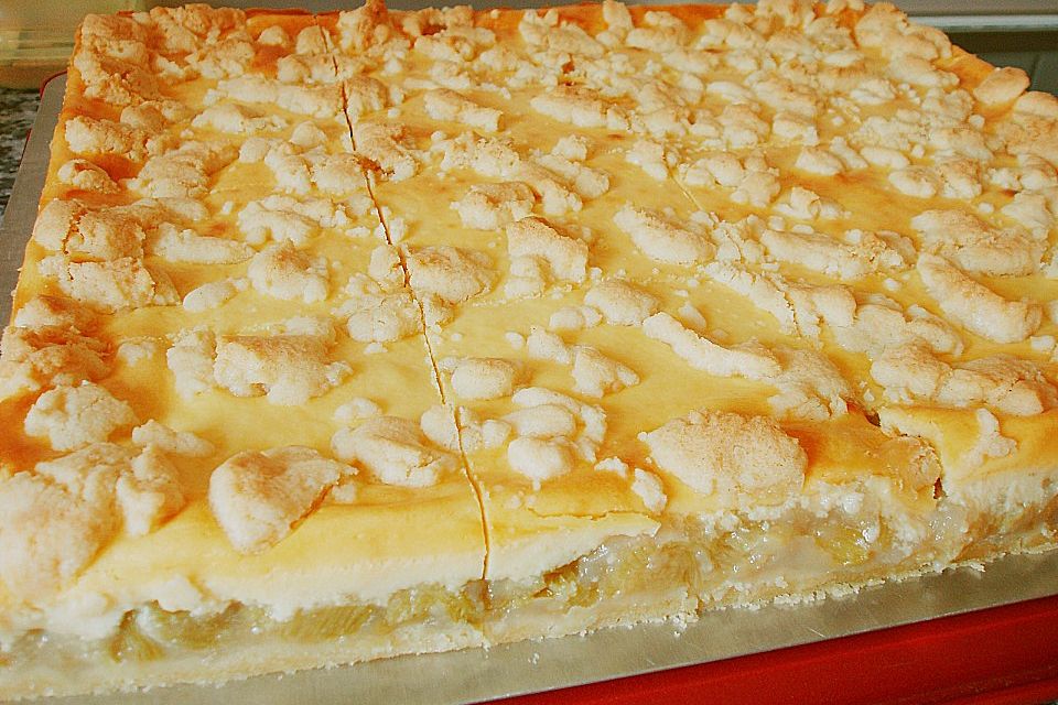 Streuselkuchen mit Rhabarber - Füllung