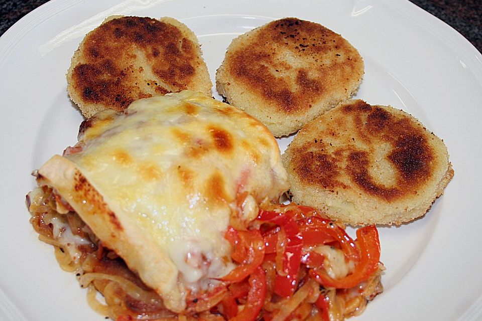 Hamburger auf Toastbrot, überbacken mit Käse