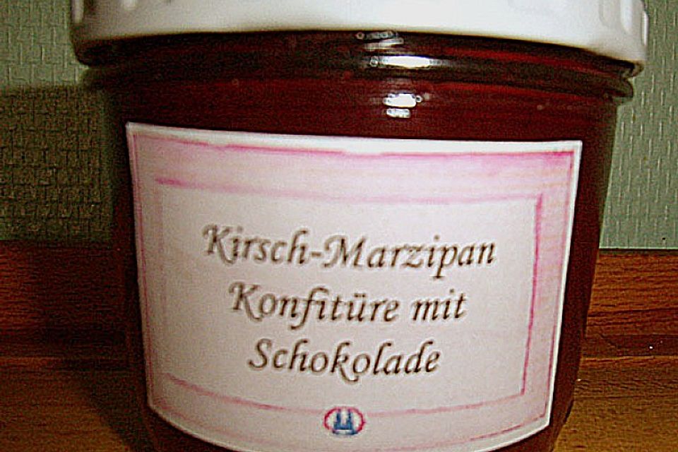 Sauerkirsch - Marzipan Konfitüre mit dunkler Schokolade