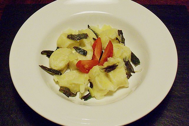 Kartoffel - Quark - Nocken mit Salbeibutter und Bergkäse von Lindasgaby ...