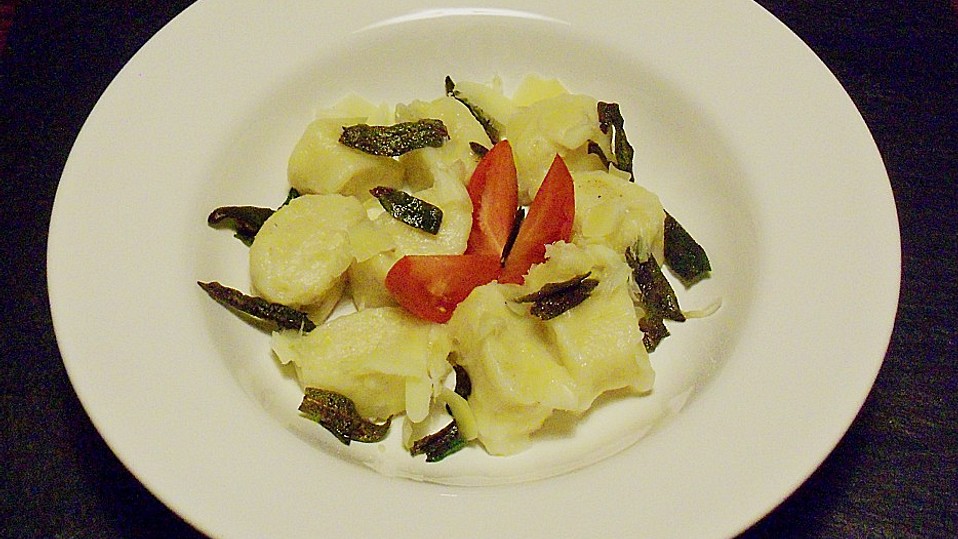 Kartoffel - Quark - Nocken mit Salbeibutter und Bergkäse von Lindasgaby Kartoffel - Quark - Nocken mit Salbeibutter und Bergkäse von Lindasgaby