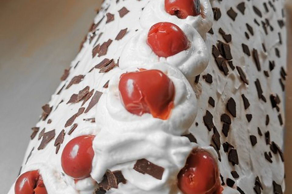 Blätterteig - Kirsch - Pyramide Blätterteig - Kirsch - Pyramide