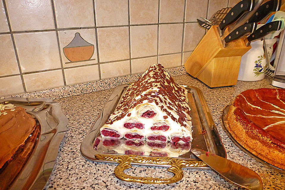 Blätterteig - Kirsch - Pyramide Blätterteig - Kirsch - Pyramide