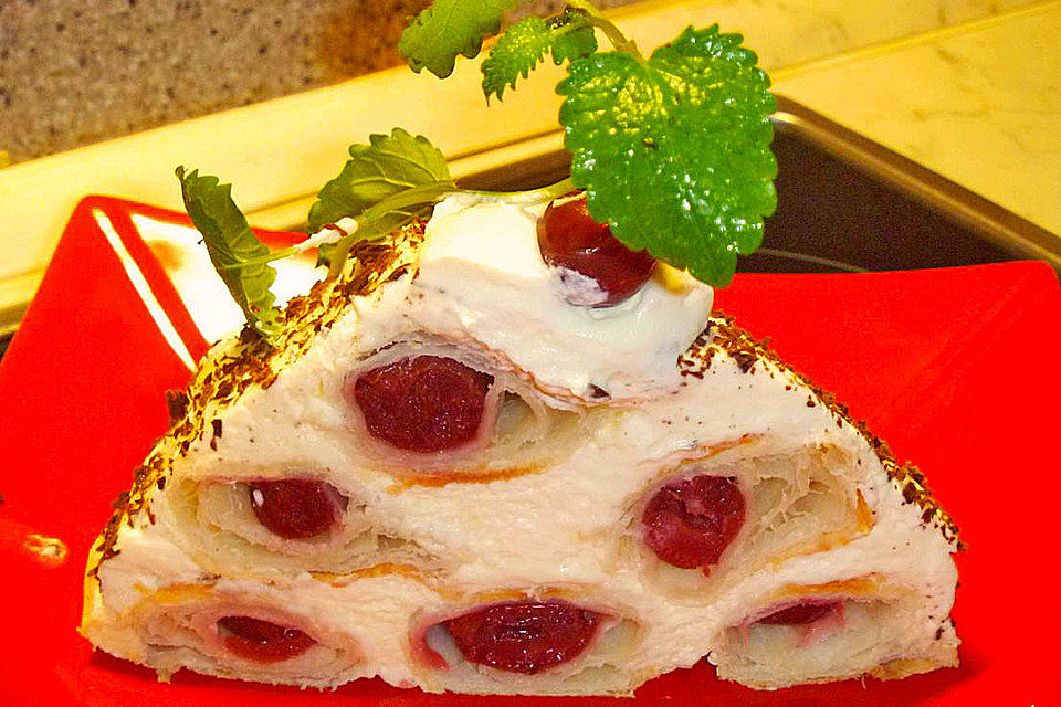 Blätterteig - Kirsch - Pyramide Blätterteig - Kirsch - Pyramide