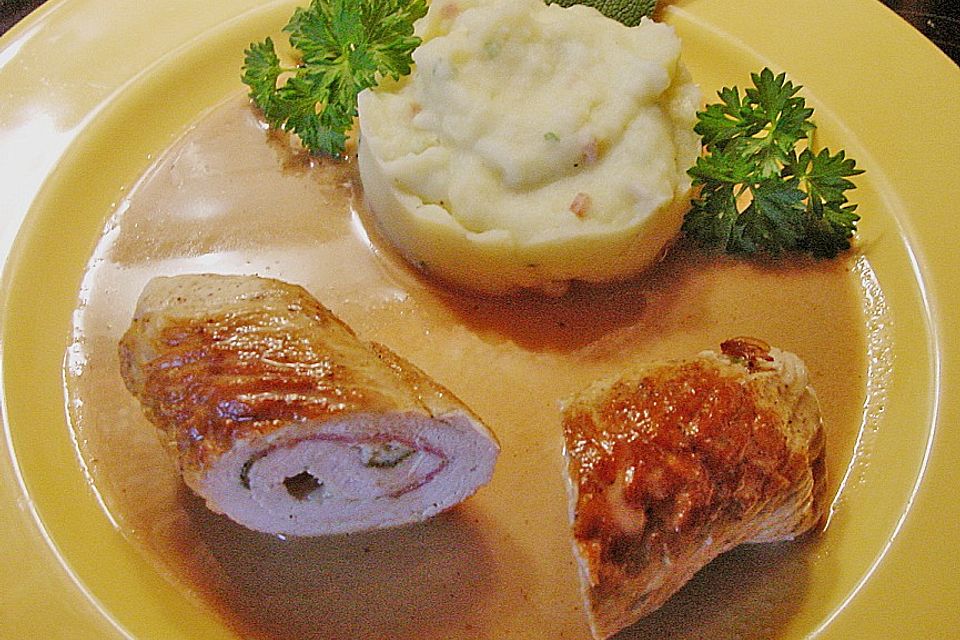 Putenroulade mit Gorgonzola und Schinken