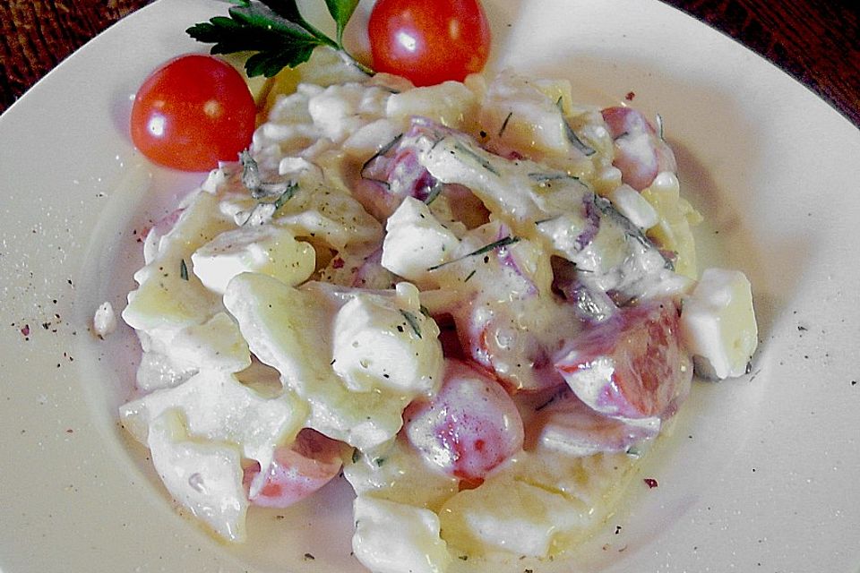 Kartoffelsalat mit Tomaten und Feta