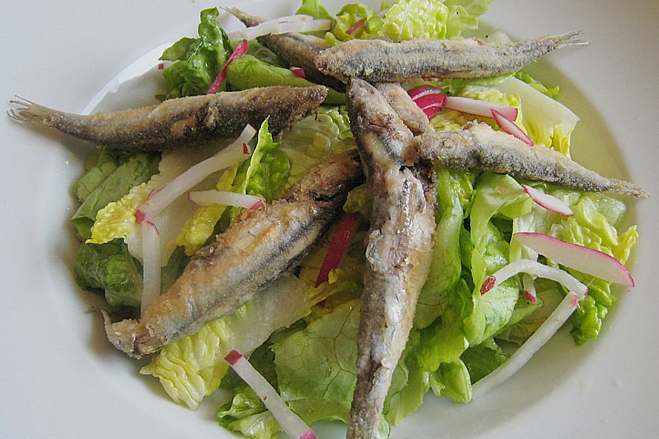 Sardinen auf Blattsalat