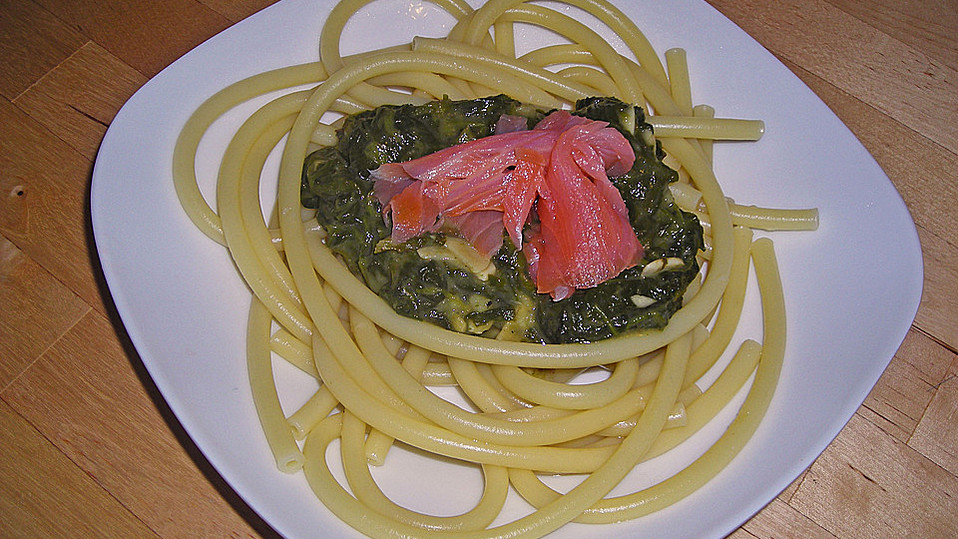 Nudeln mit Räucherlachs und Blattspinat von schatzimaus6