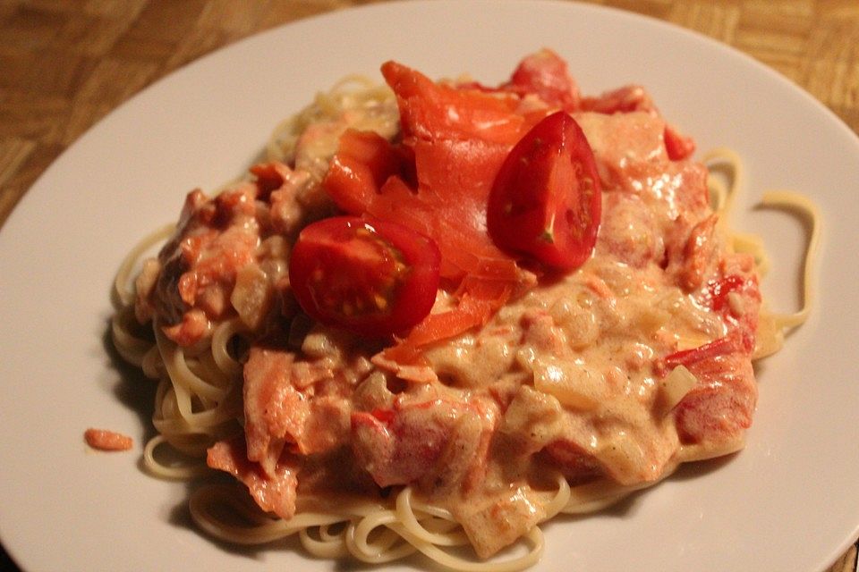 Tagliatelle al Salmone