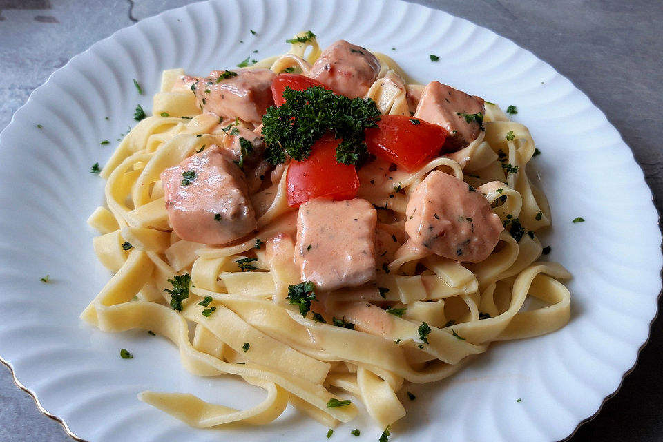 Tagliatelle al Salmone