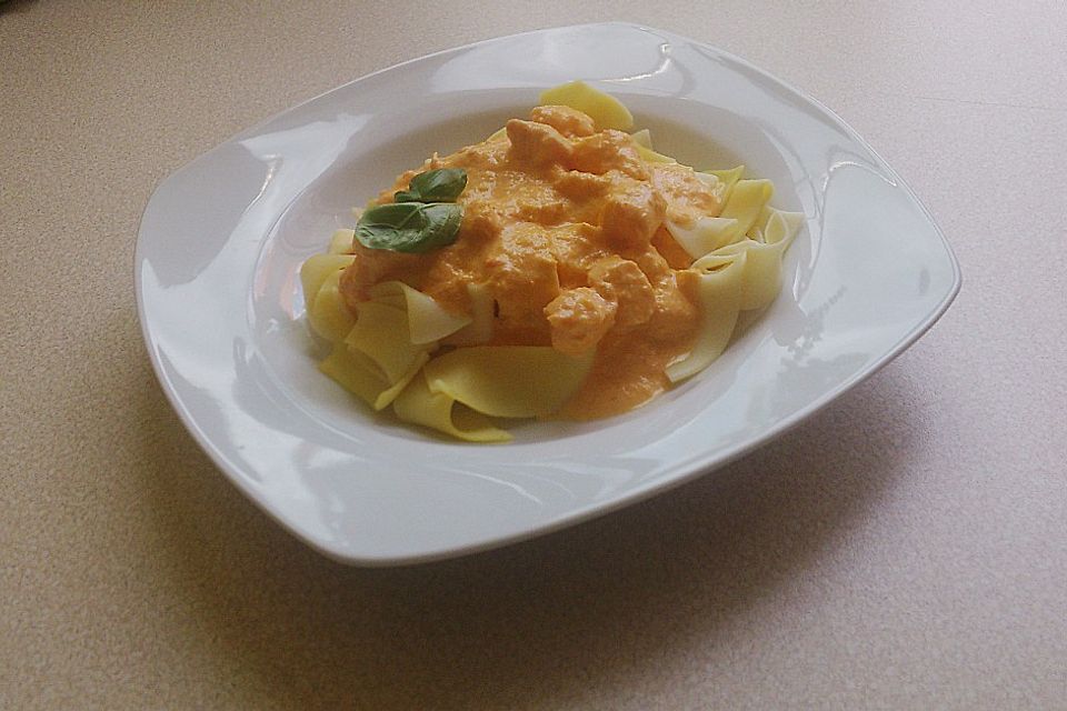 Tagliatelle al Salmone