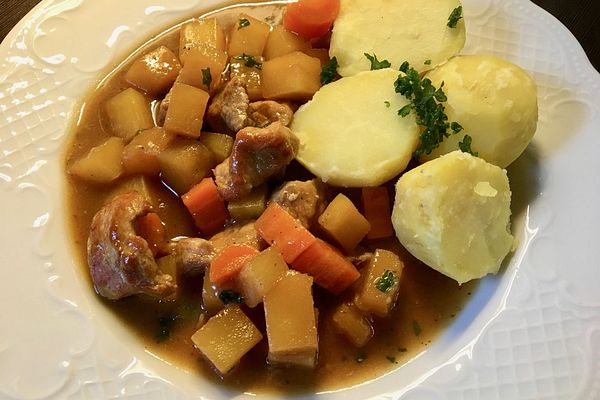 Steckrüben-Schweinegulasch von schmausimausi | Chefkoch