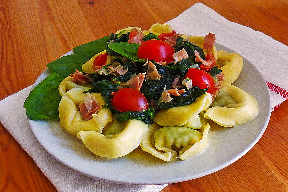 Nudeln mit Spinat - Schinken - Sauce