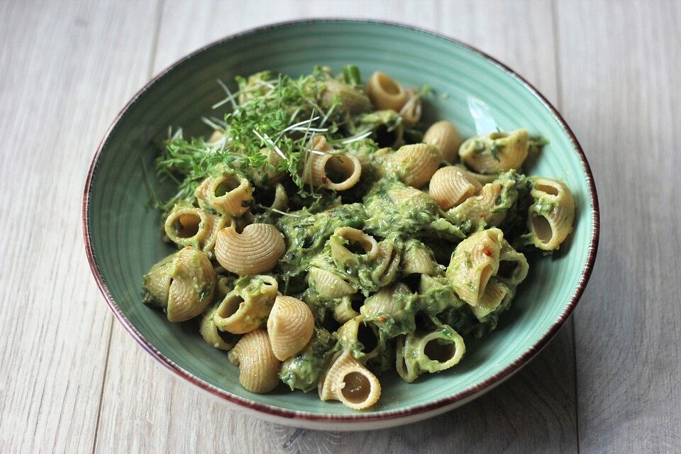 Vollkornnudelsalat mit Anti - Aging - Pesto