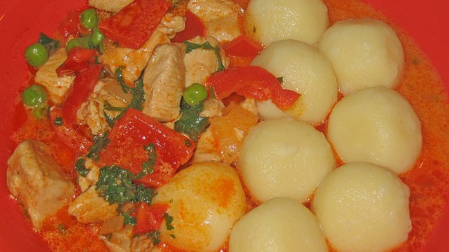 Puten - Gulasch mit Paprika und Rahm von annett-dm Puten - Gulasch mit Paprika und Rahm von annett-dm