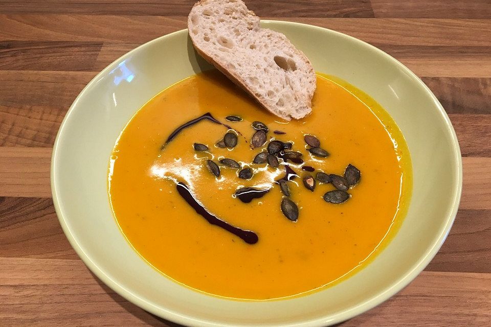 Kürbissuppe mit Ingwer und Kokos