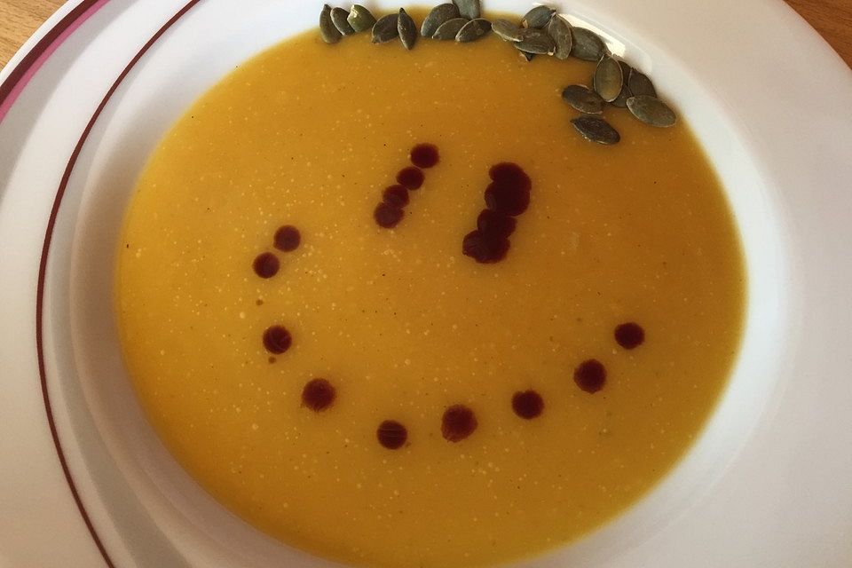 Kürbissuppe mit Ingwer und Kokos