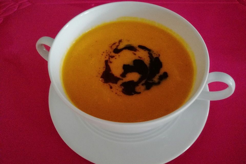 Kürbissuppe mit Ingwer und Kokos