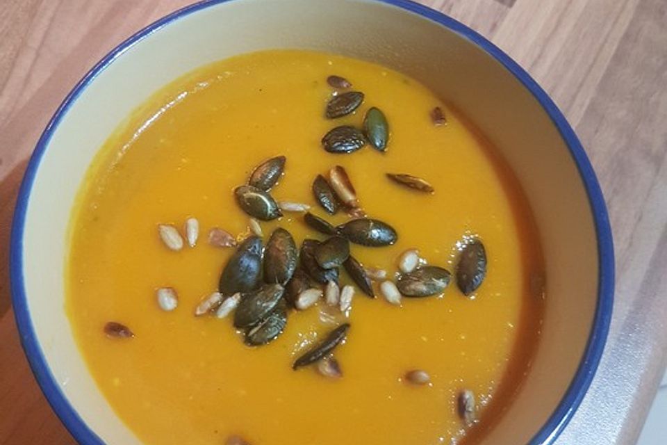 Kürbissuppe mit Ingwer und Kokos