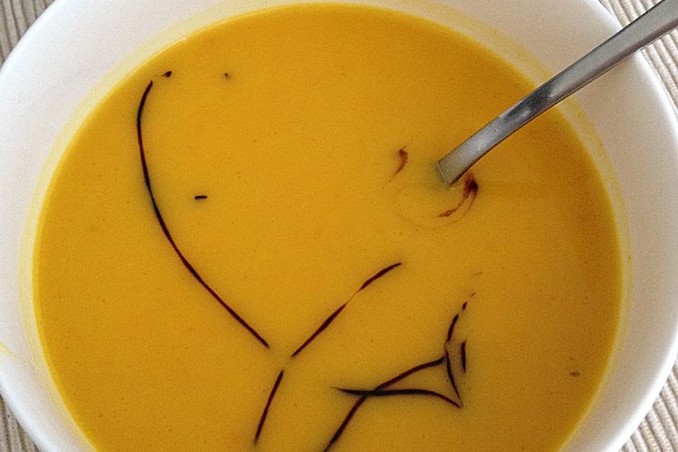 Kürbissuppe mit Ingwer und Kokos