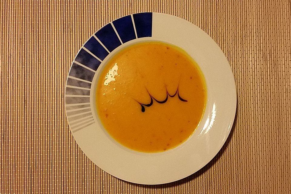 Kürbissuppe mit Ingwer und Kokos