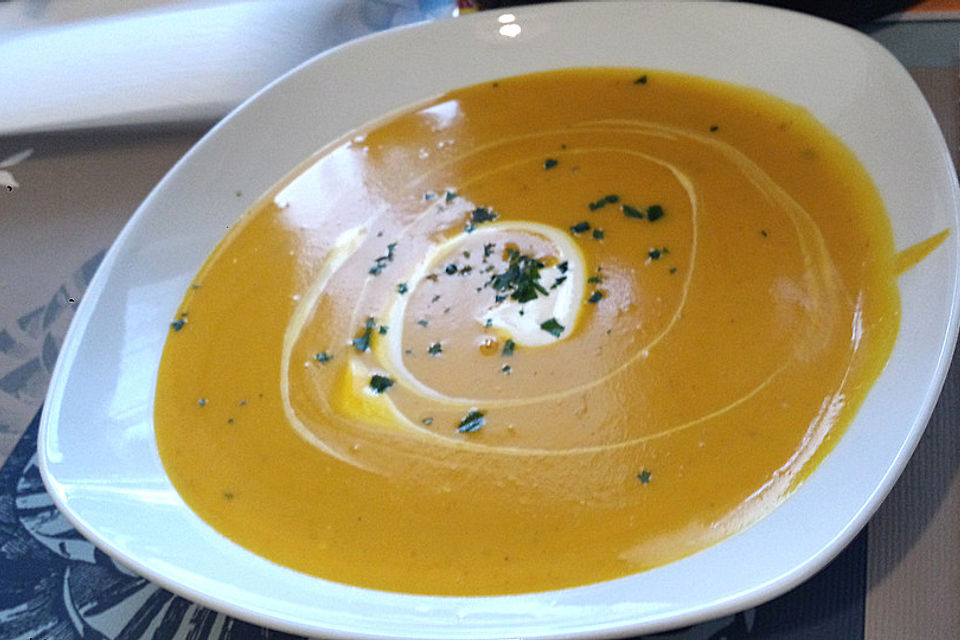 Kürbissuppe mit Ingwer und Kokos