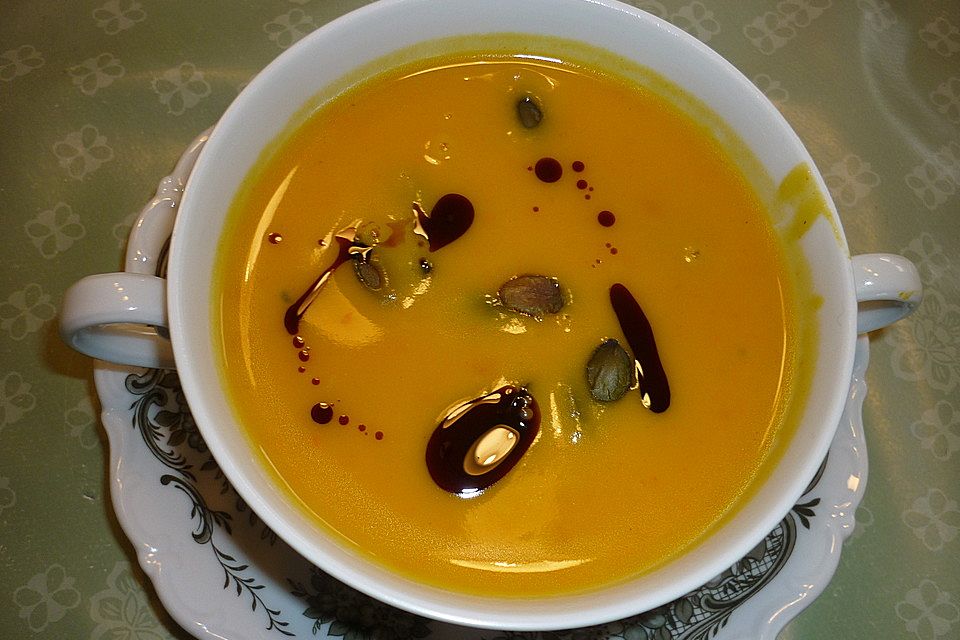 Kürbissuppe mit Ingwer und Kokos