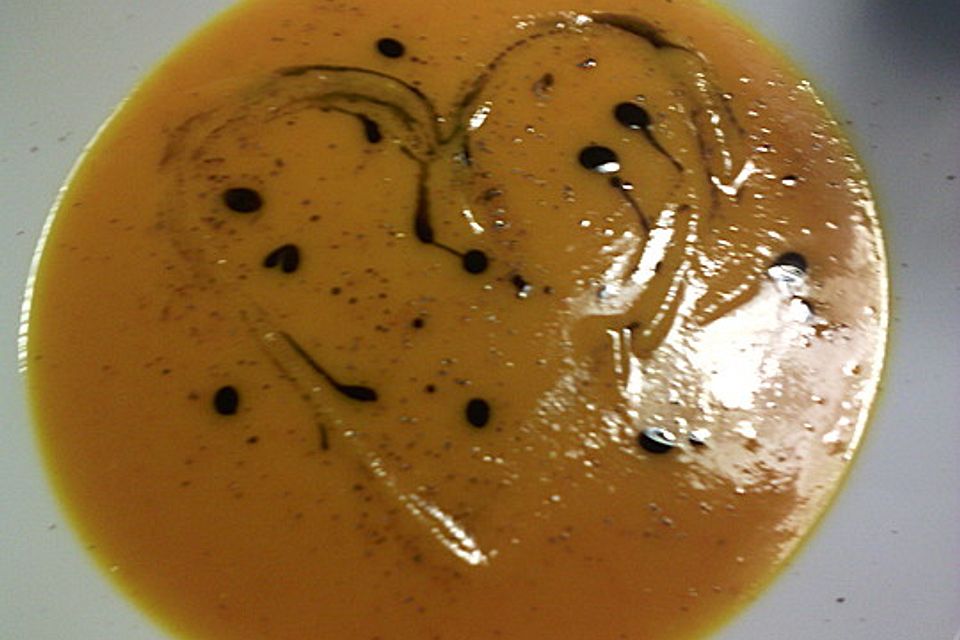 Kürbissuppe mit Ingwer und Kokos