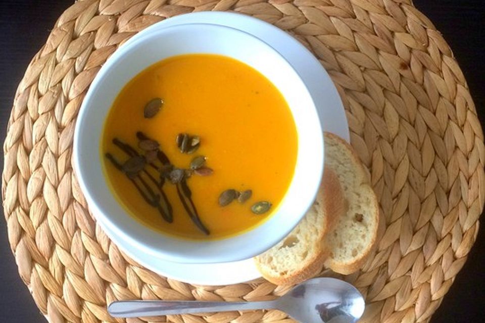 Kürbissuppe mit Ingwer und Kokos