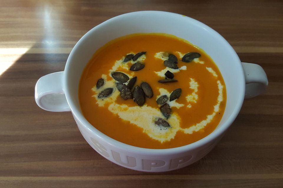 Kürbissuppe mit Ingwer und Kokos