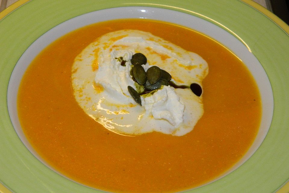 Kürbissuppe mit Ingwer und Kokos