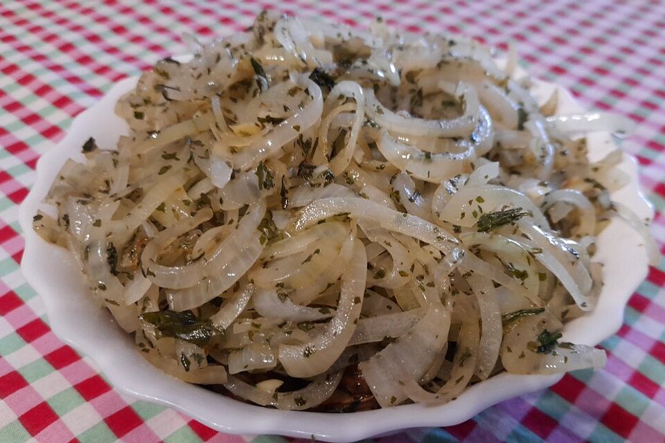 Zwiebelsalat süß - sauer