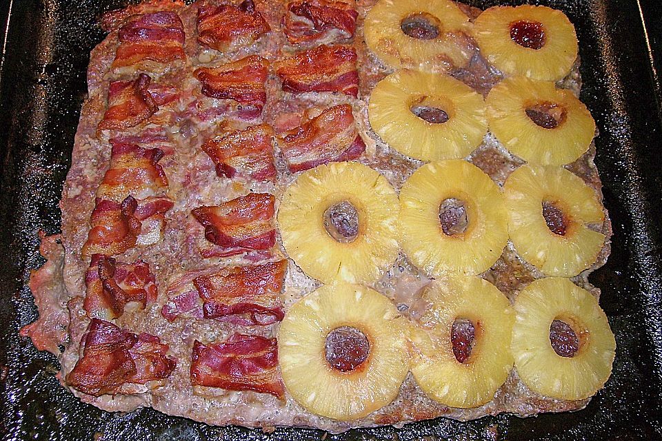Hackfleisch vom Blech mit Ananas und Frühstücksspeck Hackfleisch vom Blech mit Ananas und Frühstücksspeck