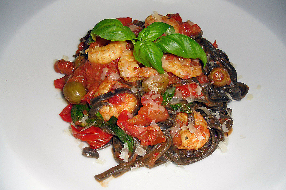 Pasta mit Tomaten und Garnelen