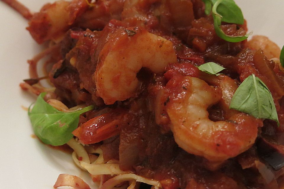 Pasta mit Tomaten und Garnelen